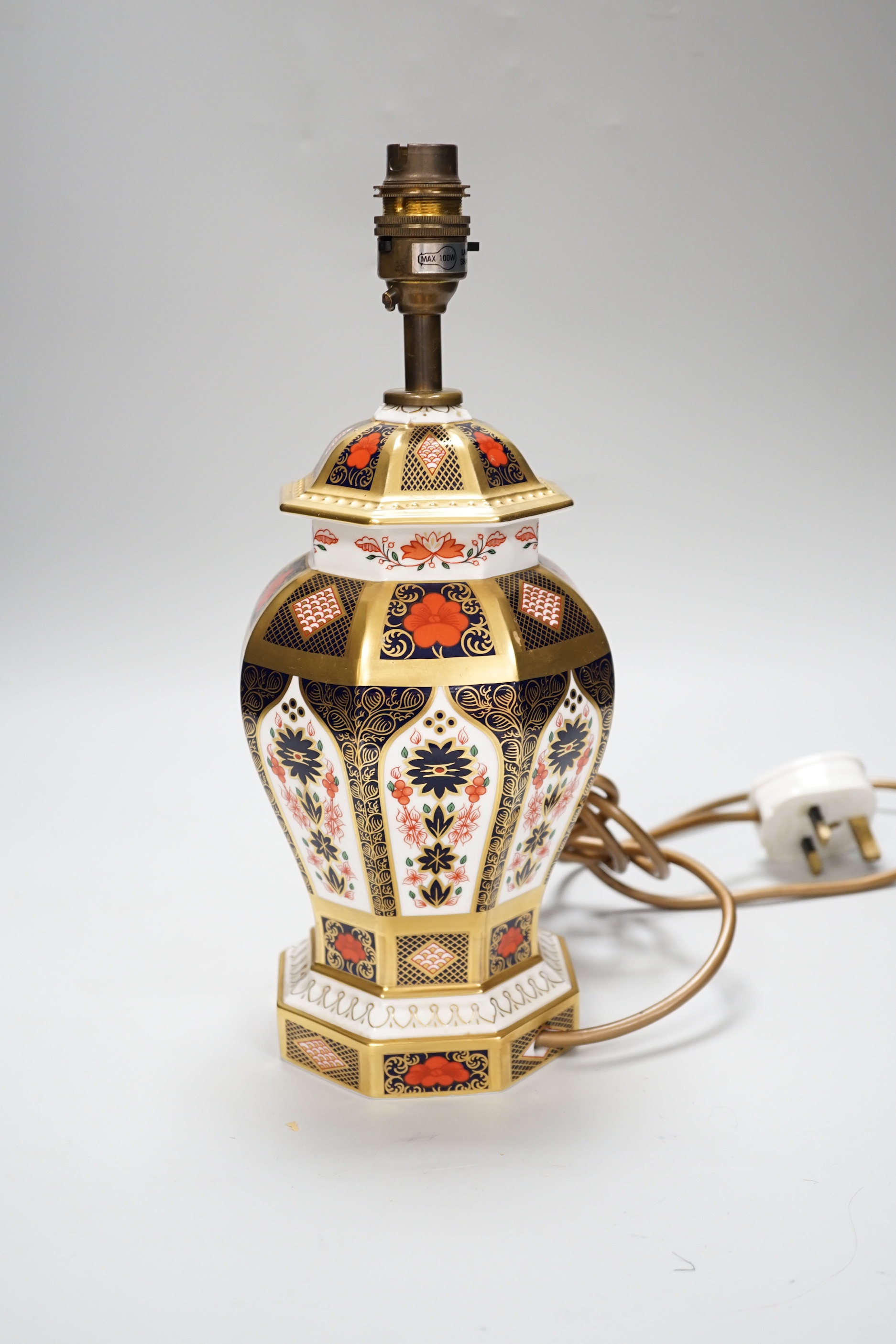 A Royal Crown Derby Imari pattern table lamp, pattern 1128, 32cm total height